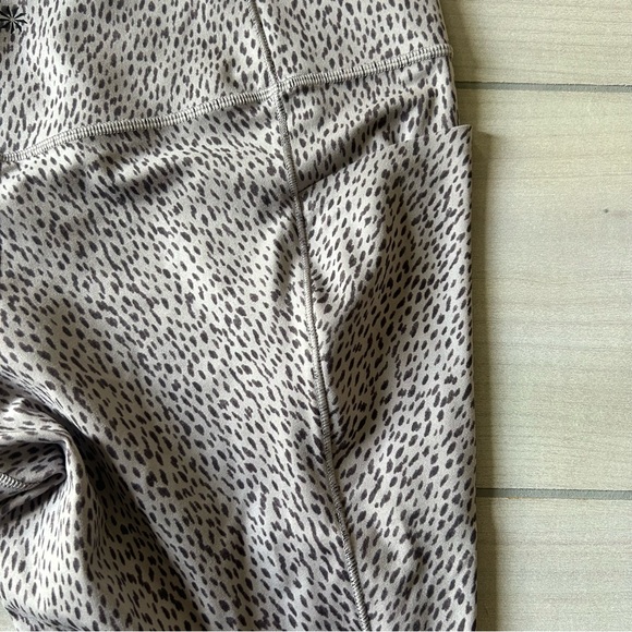 Athleta Salutation Stash High Rise Capri Athletic Activewear Leggings - Picture 7 of 7